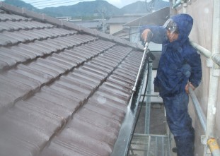 雨樋の高圧洗浄